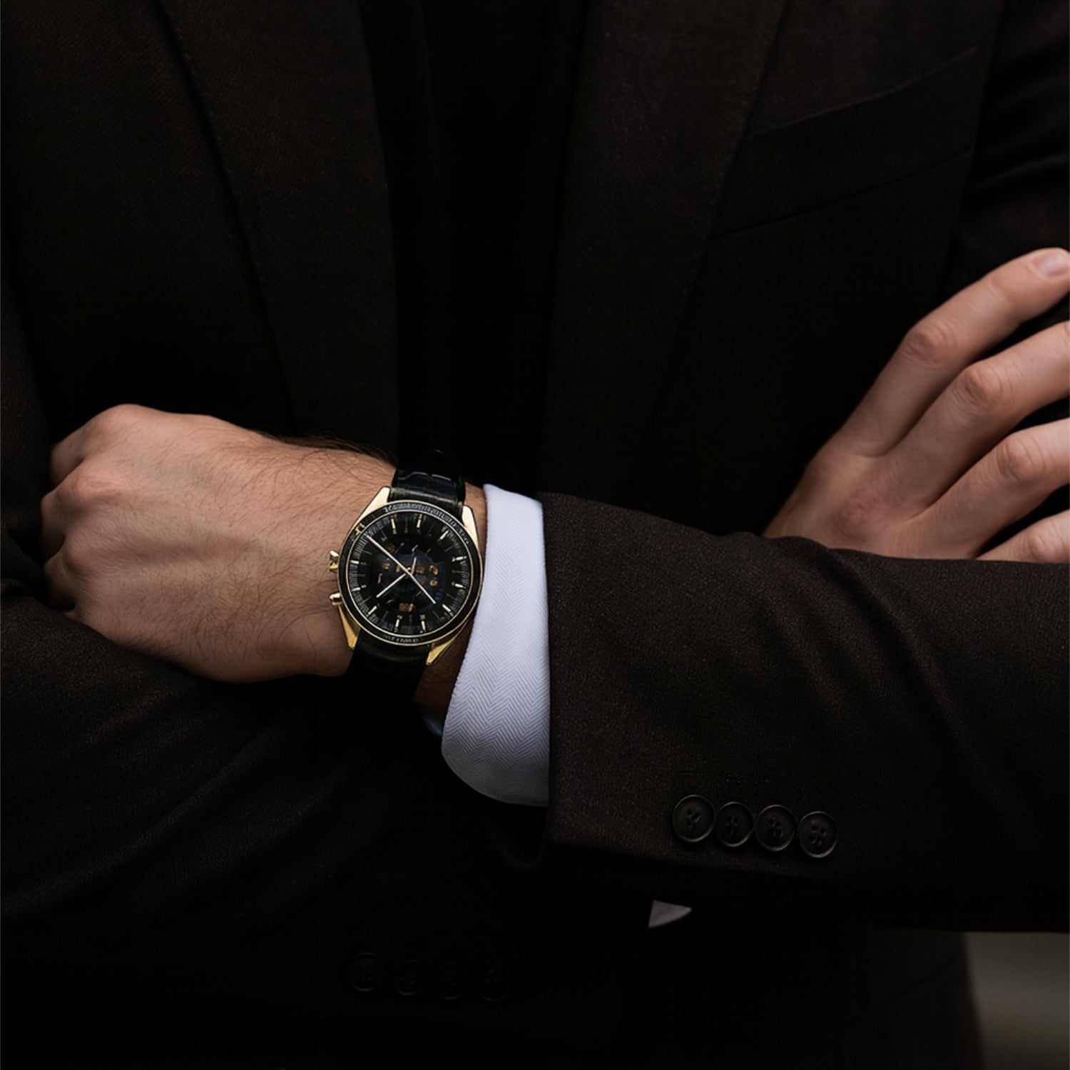 L.413 – sportlich-eleganter Chronograph in IP-Gold und Schwarz