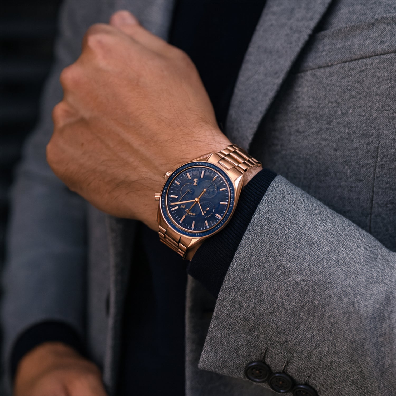 N.401 – Chronograph sportlich-elegant in Roségold und Marine-Blau