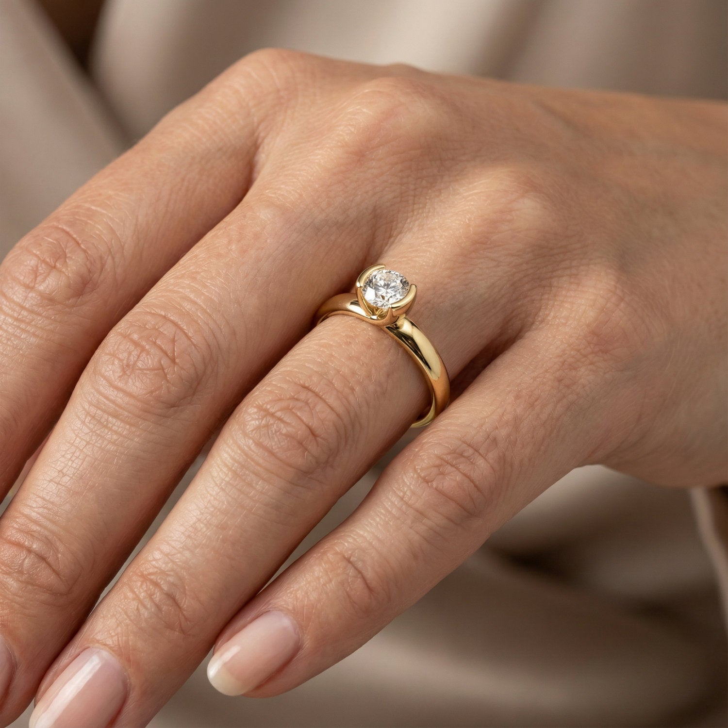 Ring Lucia – 585er Gelbgold mit schwebendem 0,5 ct Brillant