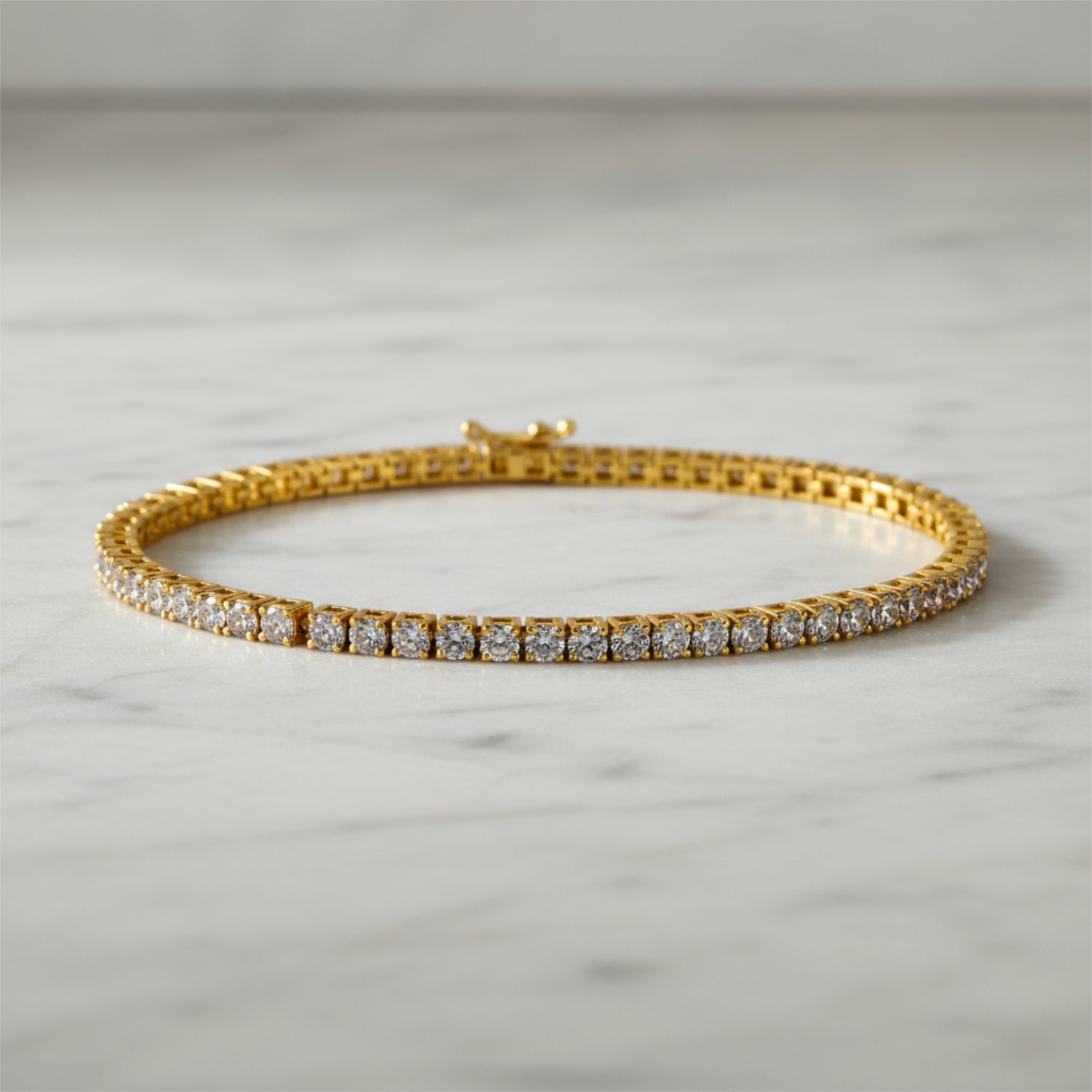Tennisarmband Maxima aus 585er Gelbgold mit 69 Lab Grown Brillanten und 5 ct, elegant schimmernd.
