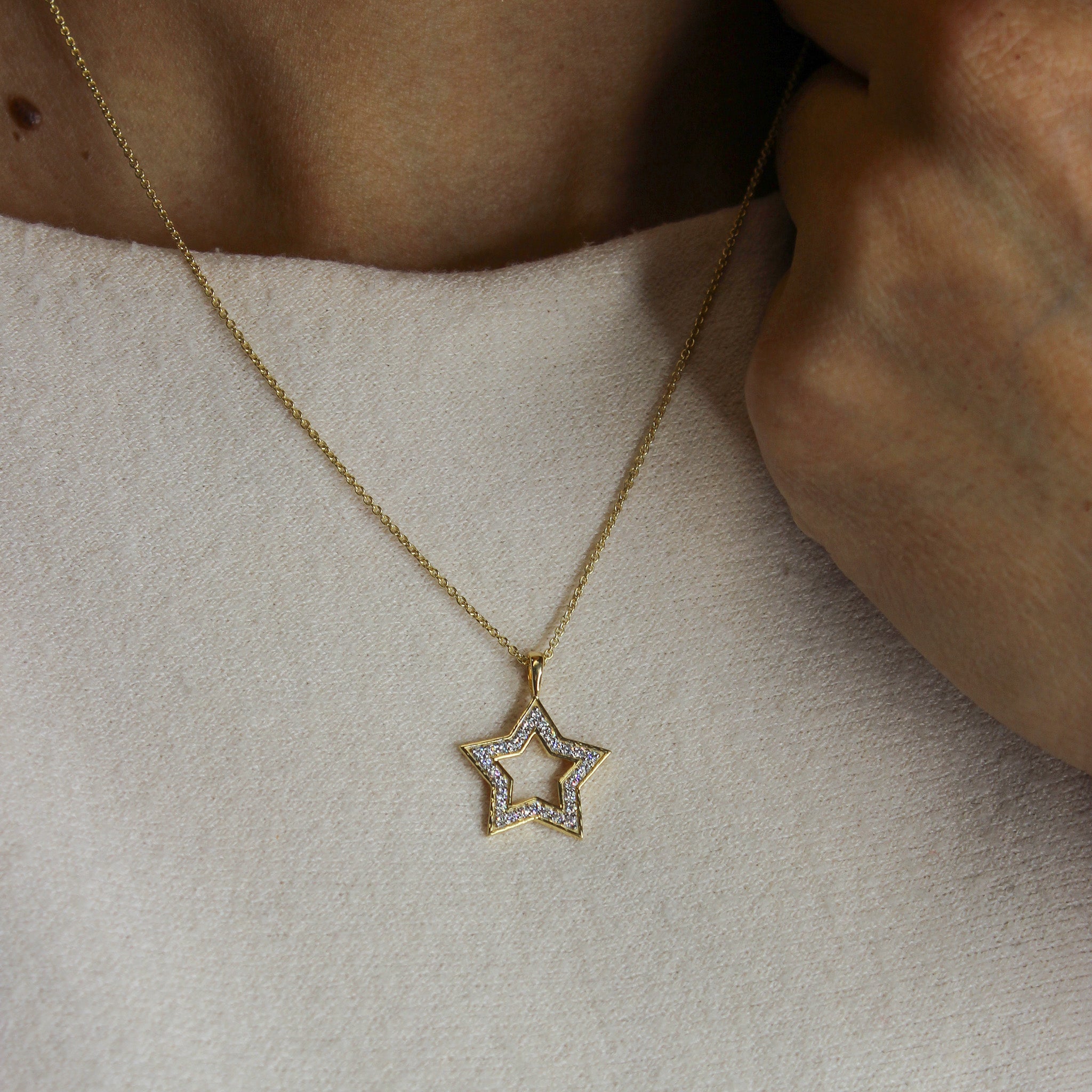 Anhänger Stellar Shine – Stern aus 585er Gelbgold mit 0,3 ct Brillanten