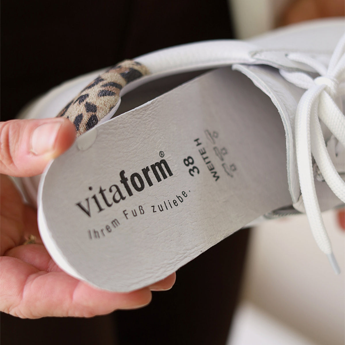 VITAFORM Sneaker Hirschleder Rigi in Weiss-Leo – Ansicht 6