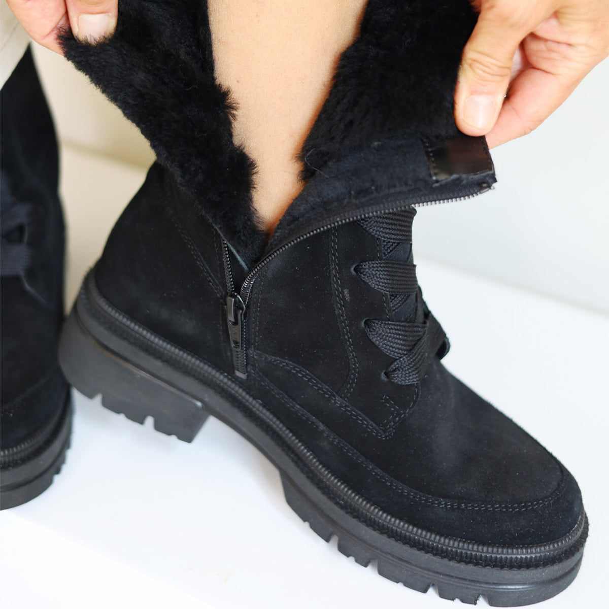 VITAFORM Stiefelette Veloursleder Zermatt in Schwarz – Ansicht 4