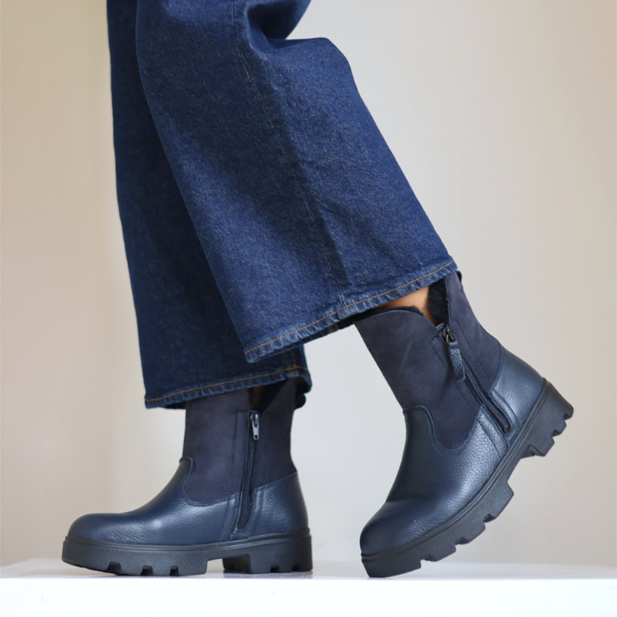 VITAFORM Stiefelette Hirschleder mit Lammfellfutter Davos in Marine – Ansicht 6