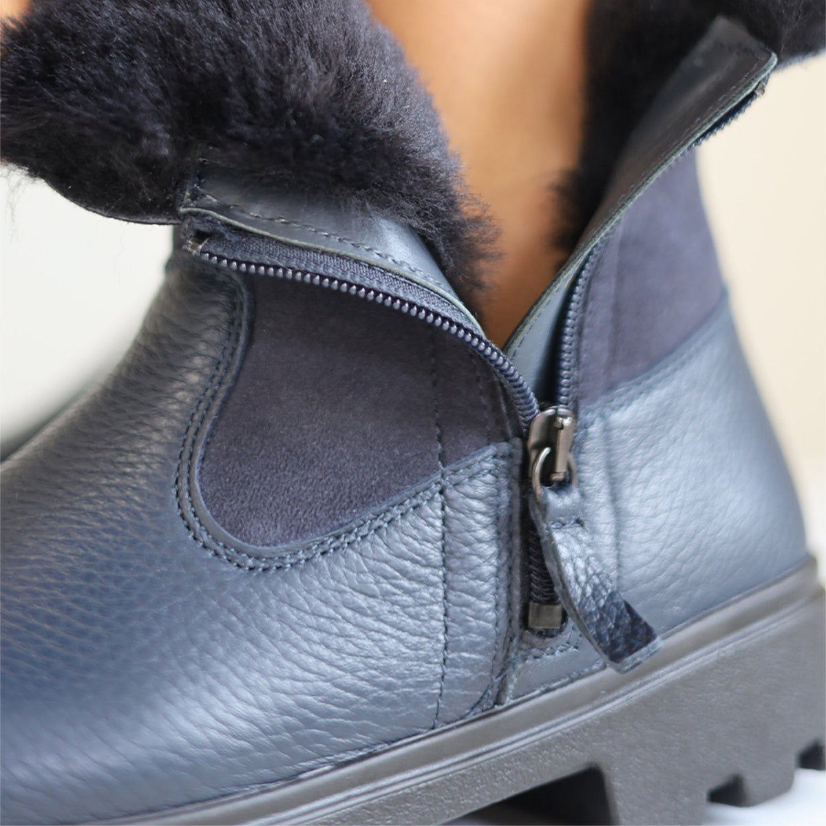 VITAFORM Stiefelette Hirschleder mit Lammfellfutter Davos in Marine – Ansicht 4