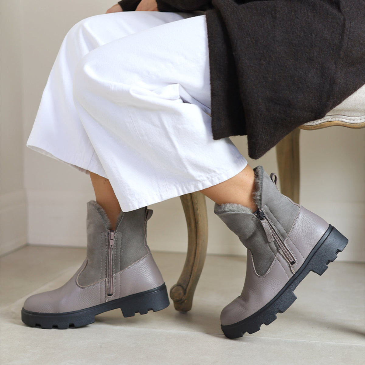 VITAFORM Stiefelette Hirschleder mit Lammfellfutter Davos in Dunkeltaupe – Ansicht 6