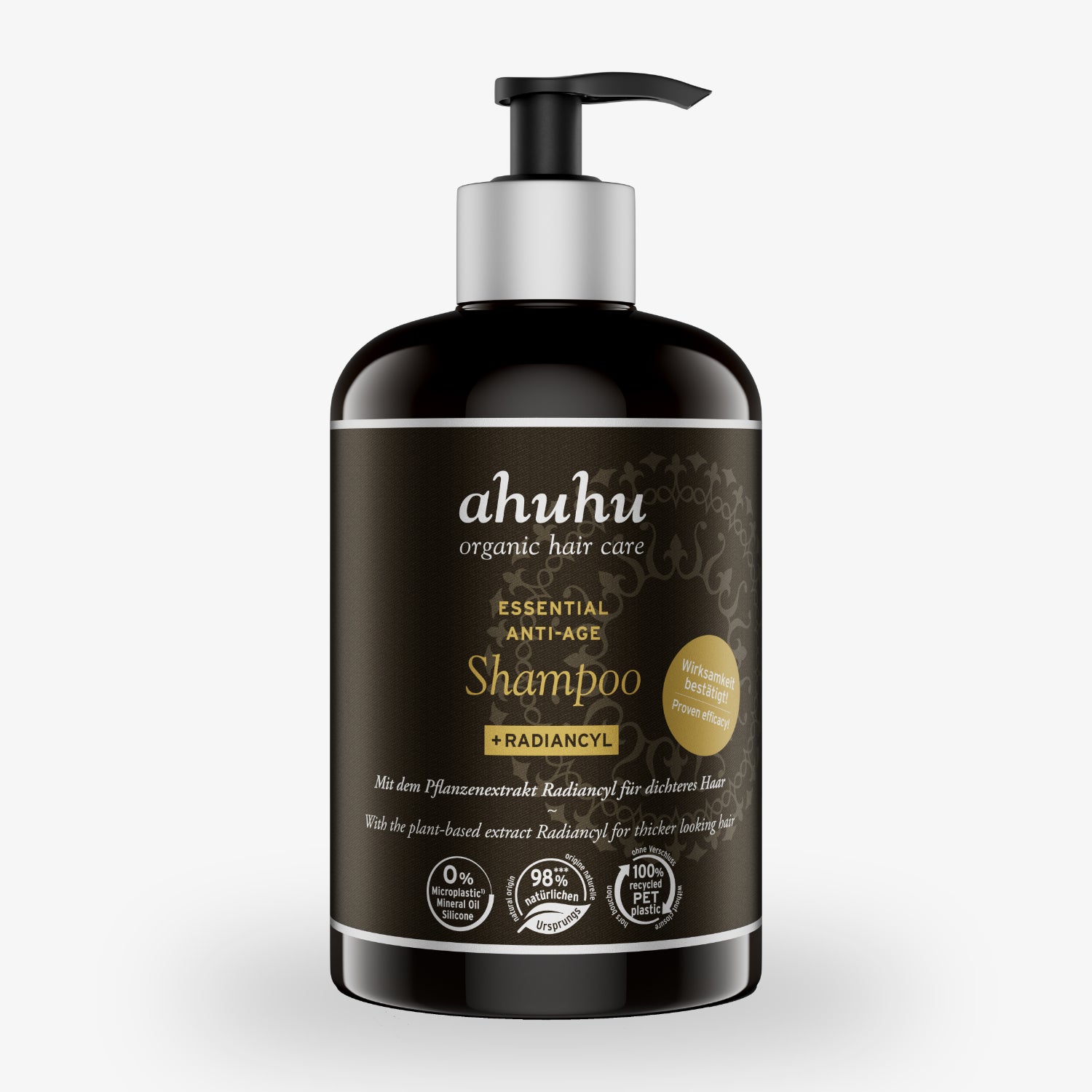 Dunkle Shampoo-Flasche mit einem Pumpspender, etikettiert als "ahuhu organic hair care Essential Anti-Age Shampoo + Radiancy".