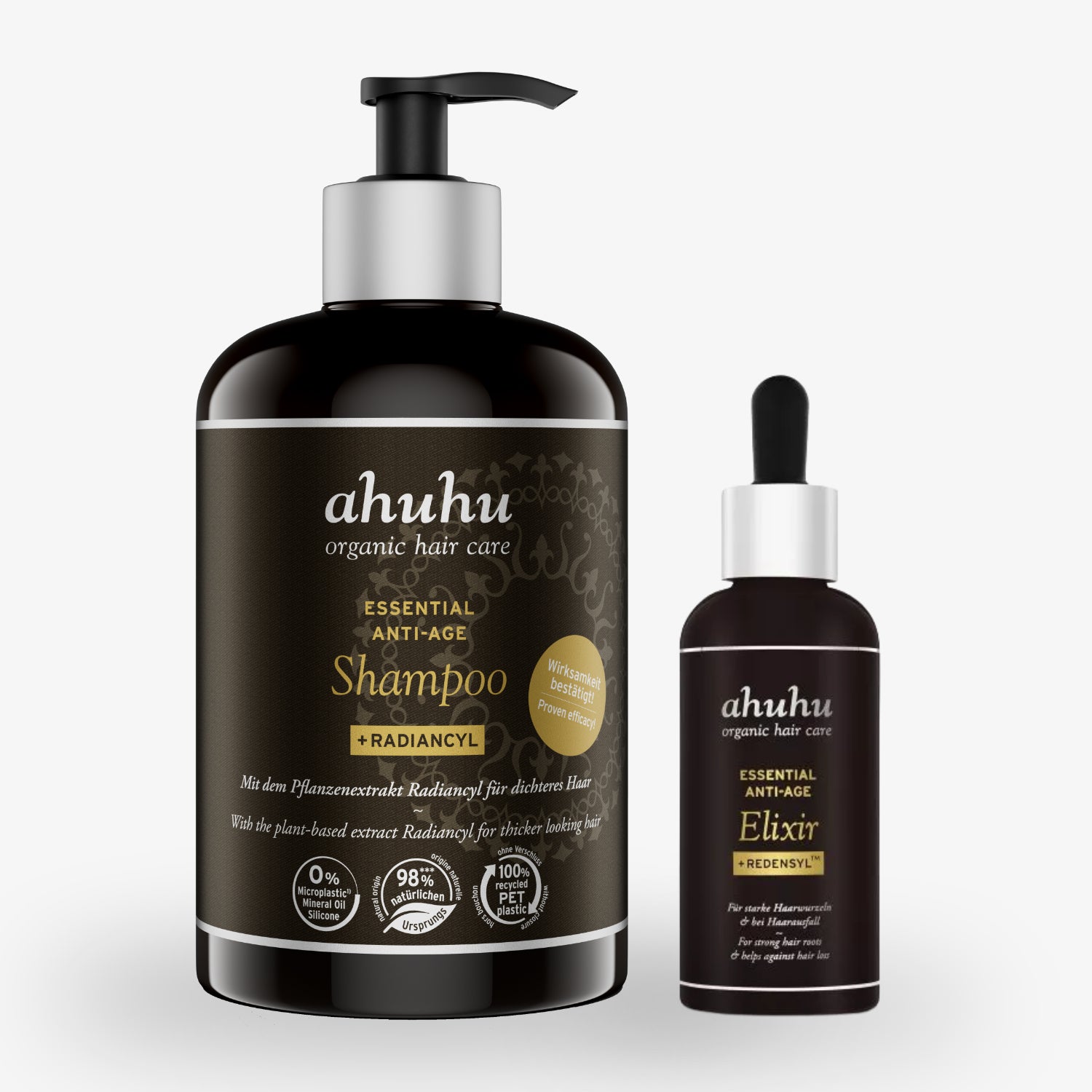 Zwei Flaschen von ahuhu organic hair care, eine Shampoo- und eine Elixierflasche auf weißem Hintergrund.