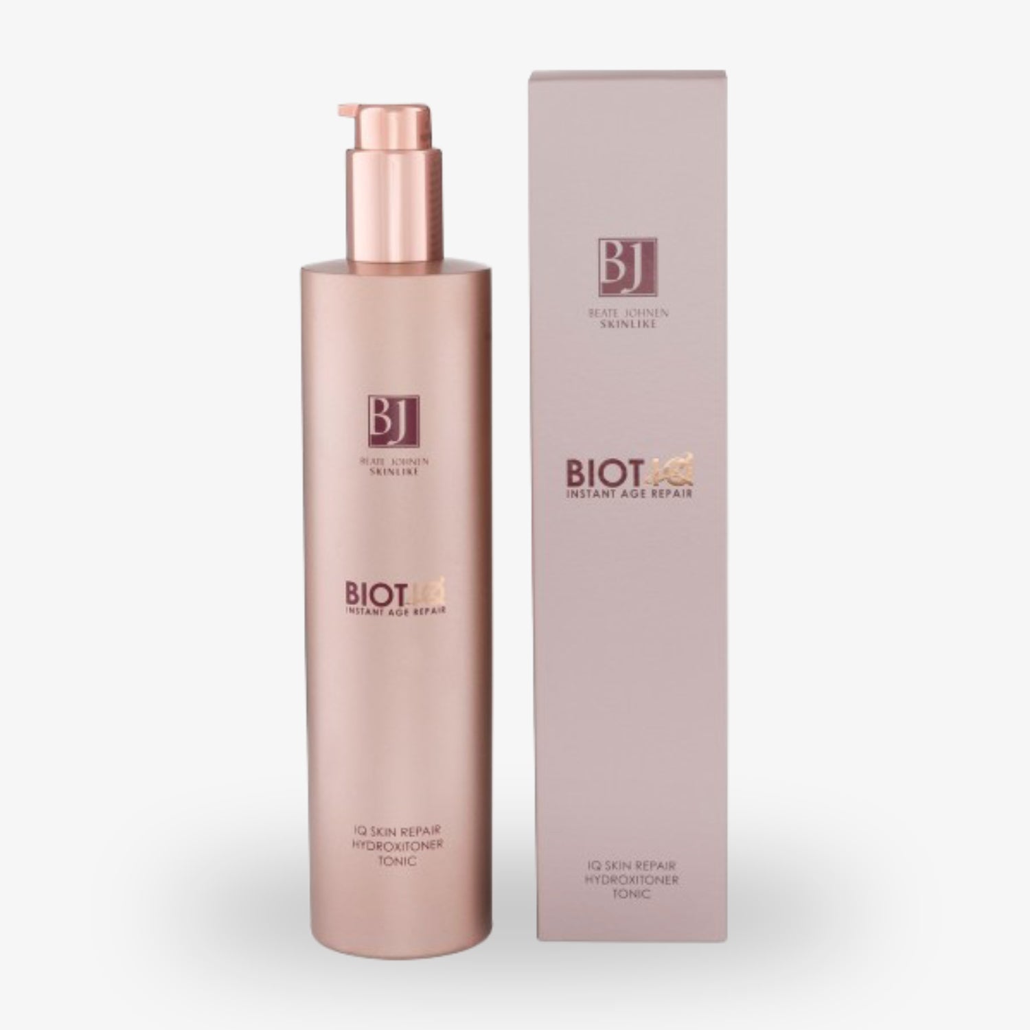 Flasche und Verpackung eines Hautpflegeprodukts namens "BIOTIQ Instant Age Repair" von Beate Johnen.