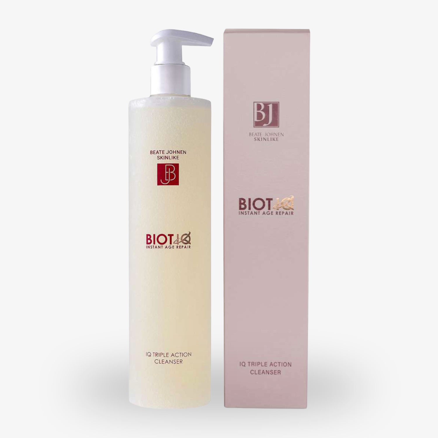 Eine Flasche und Schachtel des BIOTIQ Instant Age Repair IQ Triple Action Cleansers von Beate Johnen Skinlike.