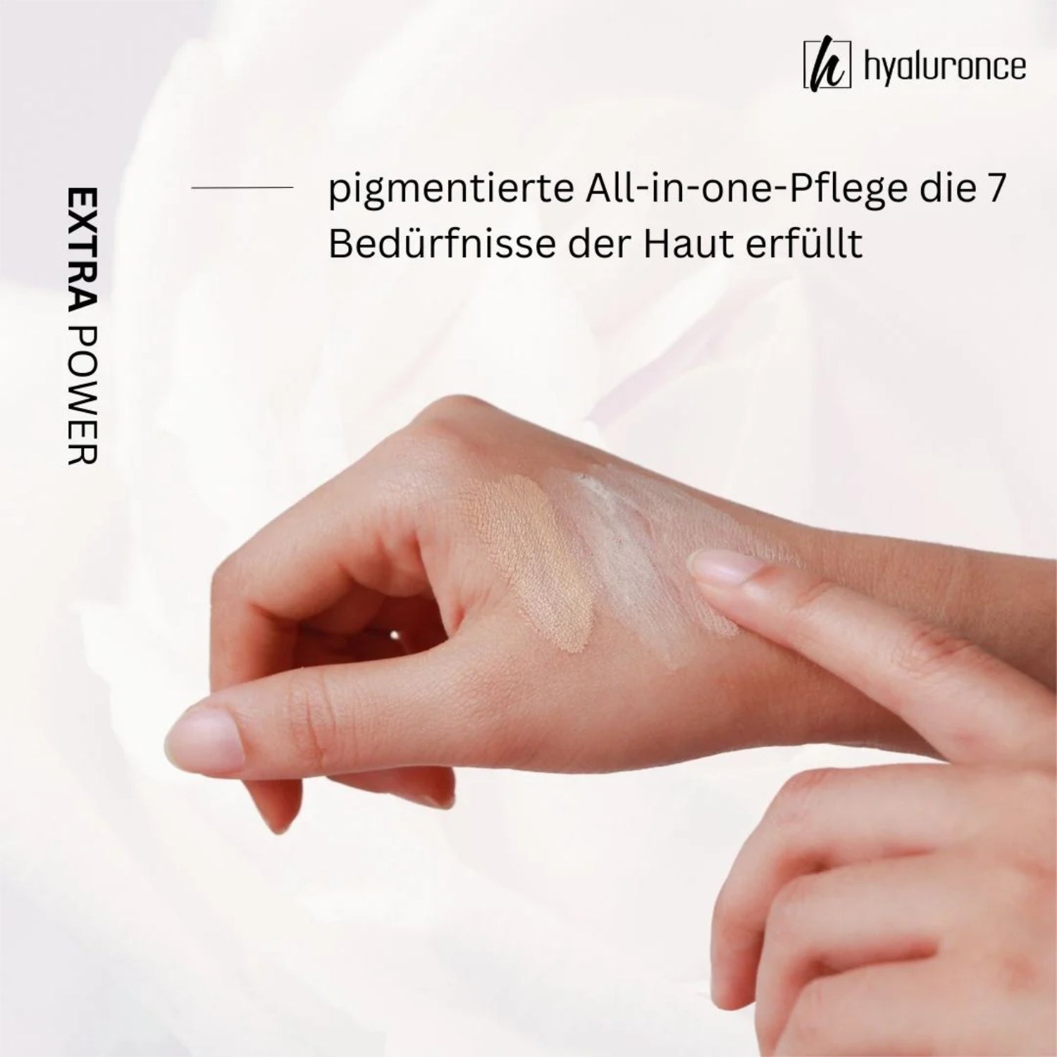 Hand mit Pflegecreme, daneben Text und Logo von Hyaluronce.