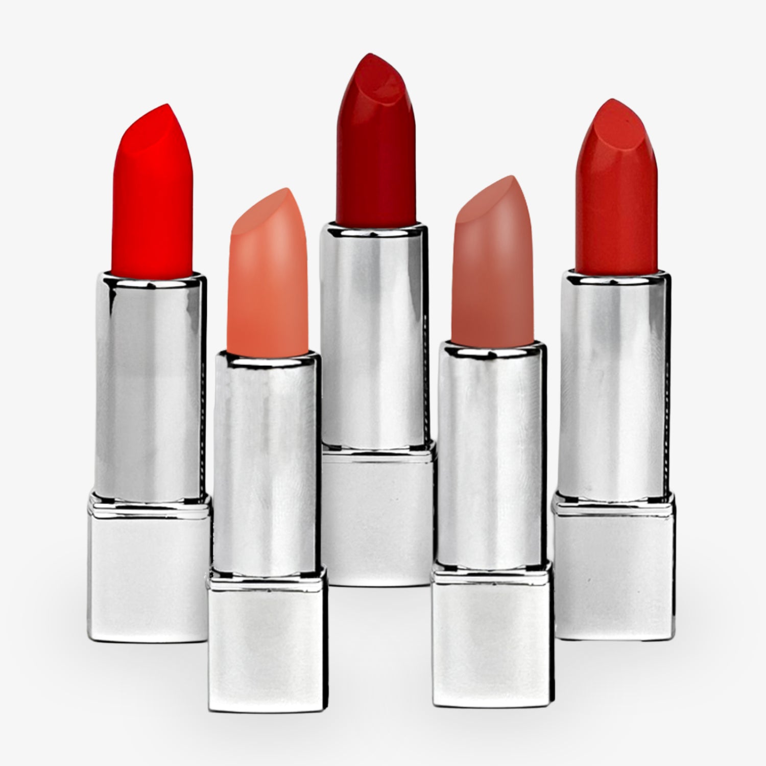 Fünf Lippenstifte in verschiedenen Rottönen, aufrecht stehend, mit silbernem Gehäuse vor einem weißen Hintergrund.