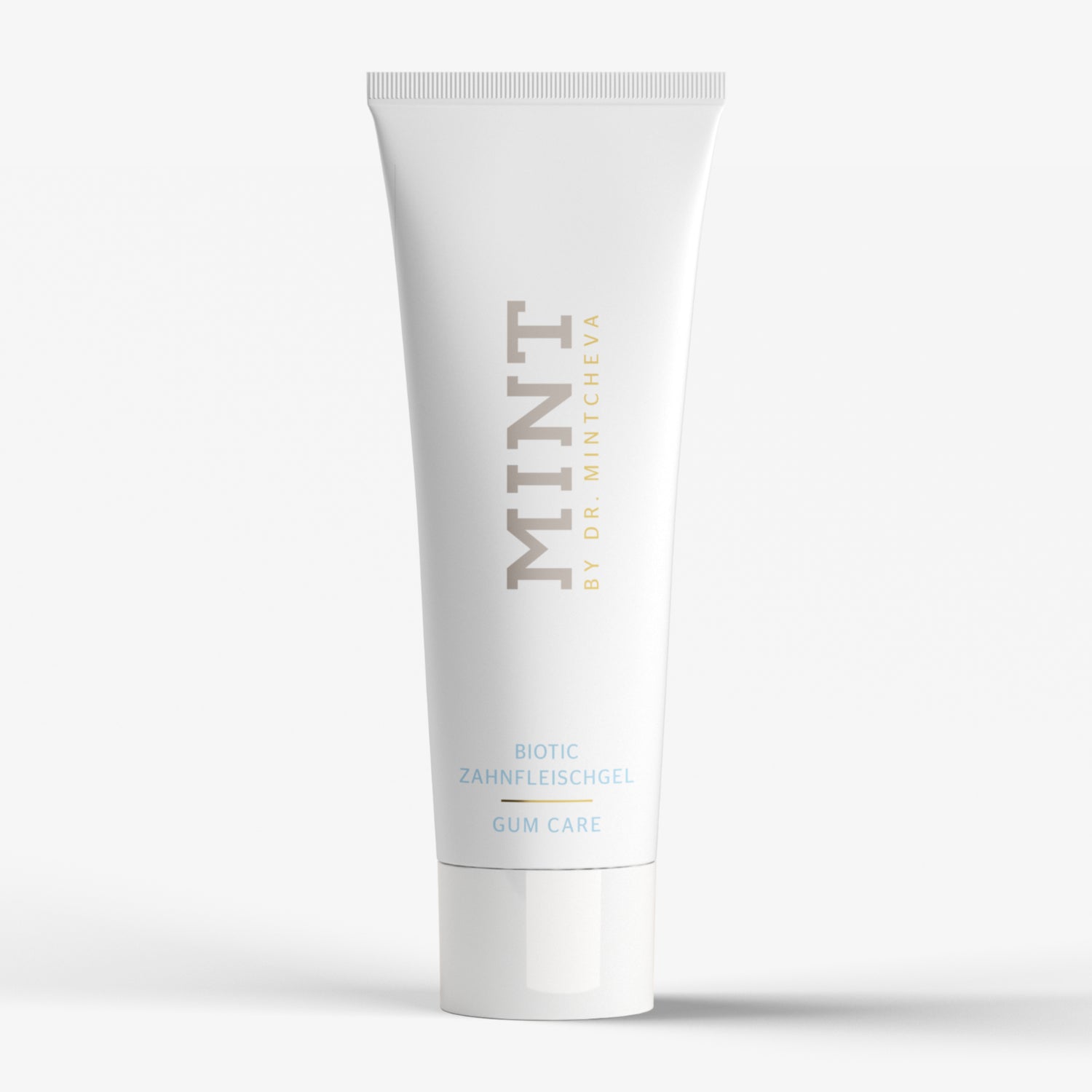Weiße Tube mit Zahnfleischgel, Aufschrift "MINT BY DR. MINTCHEVA", auf hellem Hintergrund.