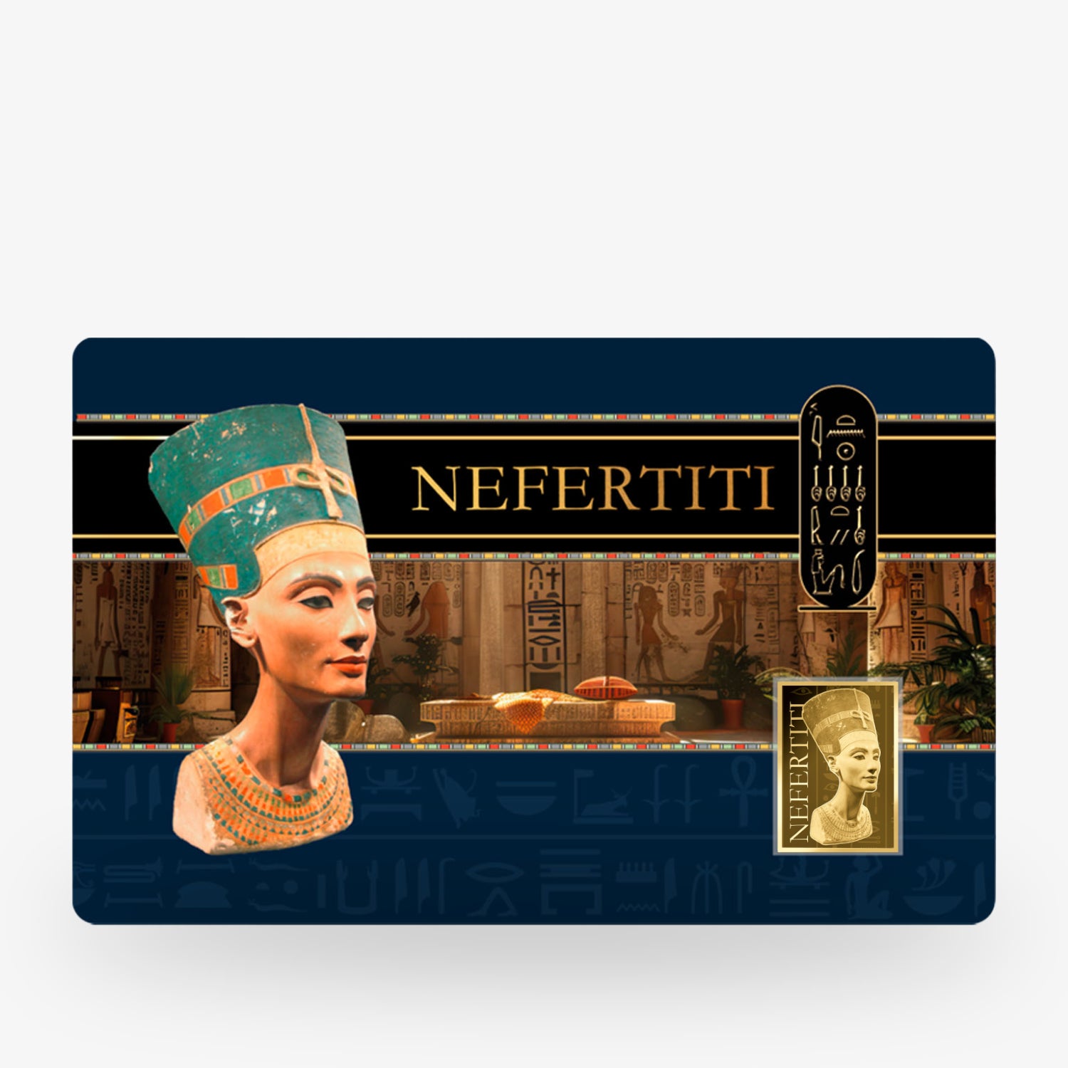 Büste von Nofretete vor einem ägyptischen Tempel mit Hieroglyphen, darüber der Name "Nefertiti" in goldenen Buchstaben.