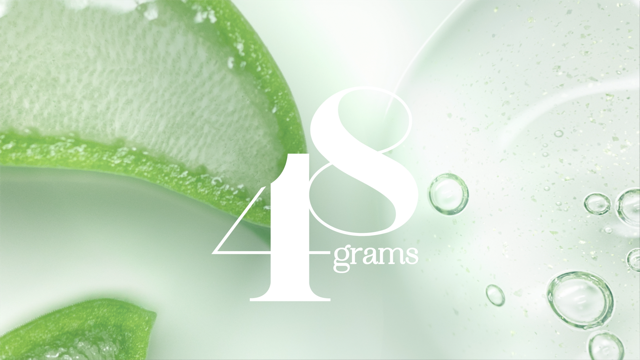 Grüner Limettenausschnitt mit Blasen, darüber steht der Text "48 grams".