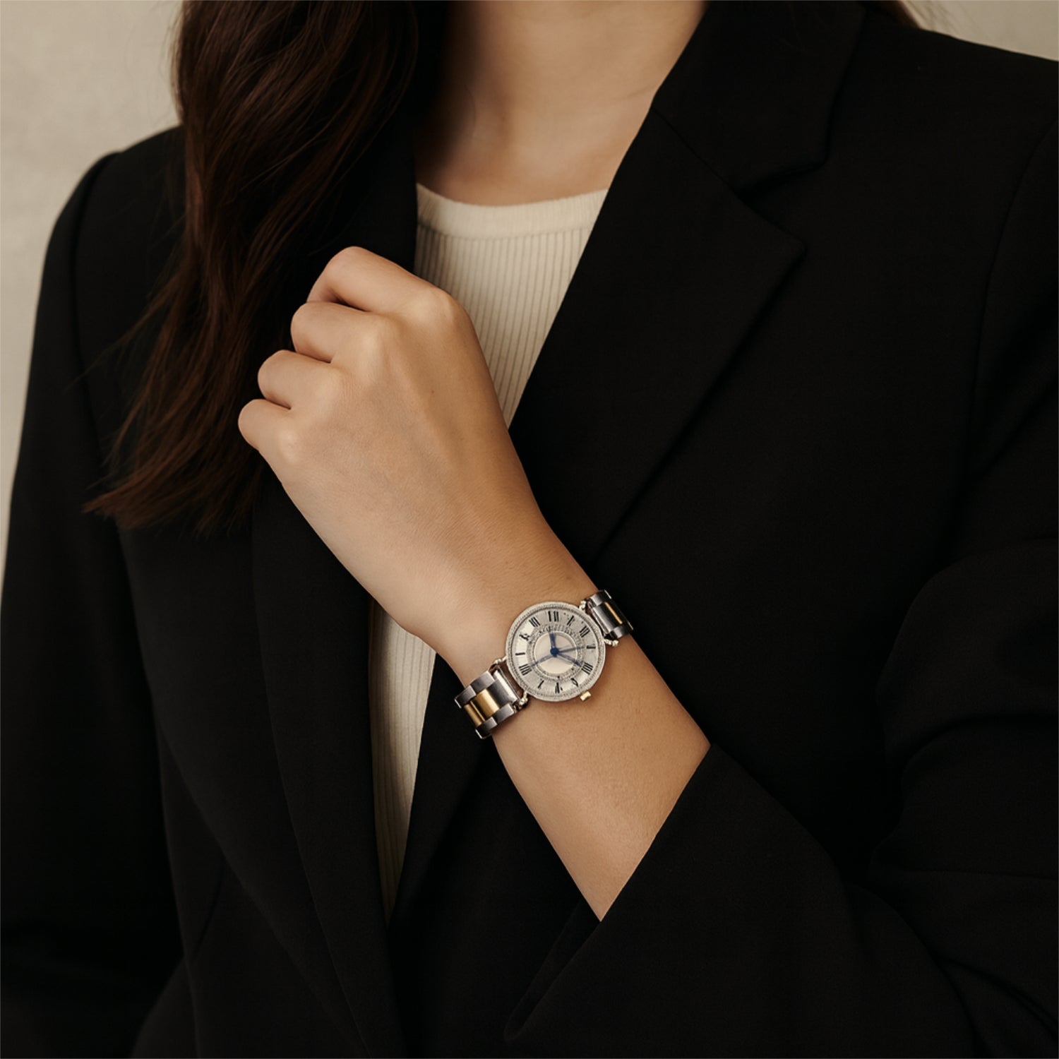 F.405 – klassische Damenuhr mit Bicolor-Armband und dezentem Funkeln