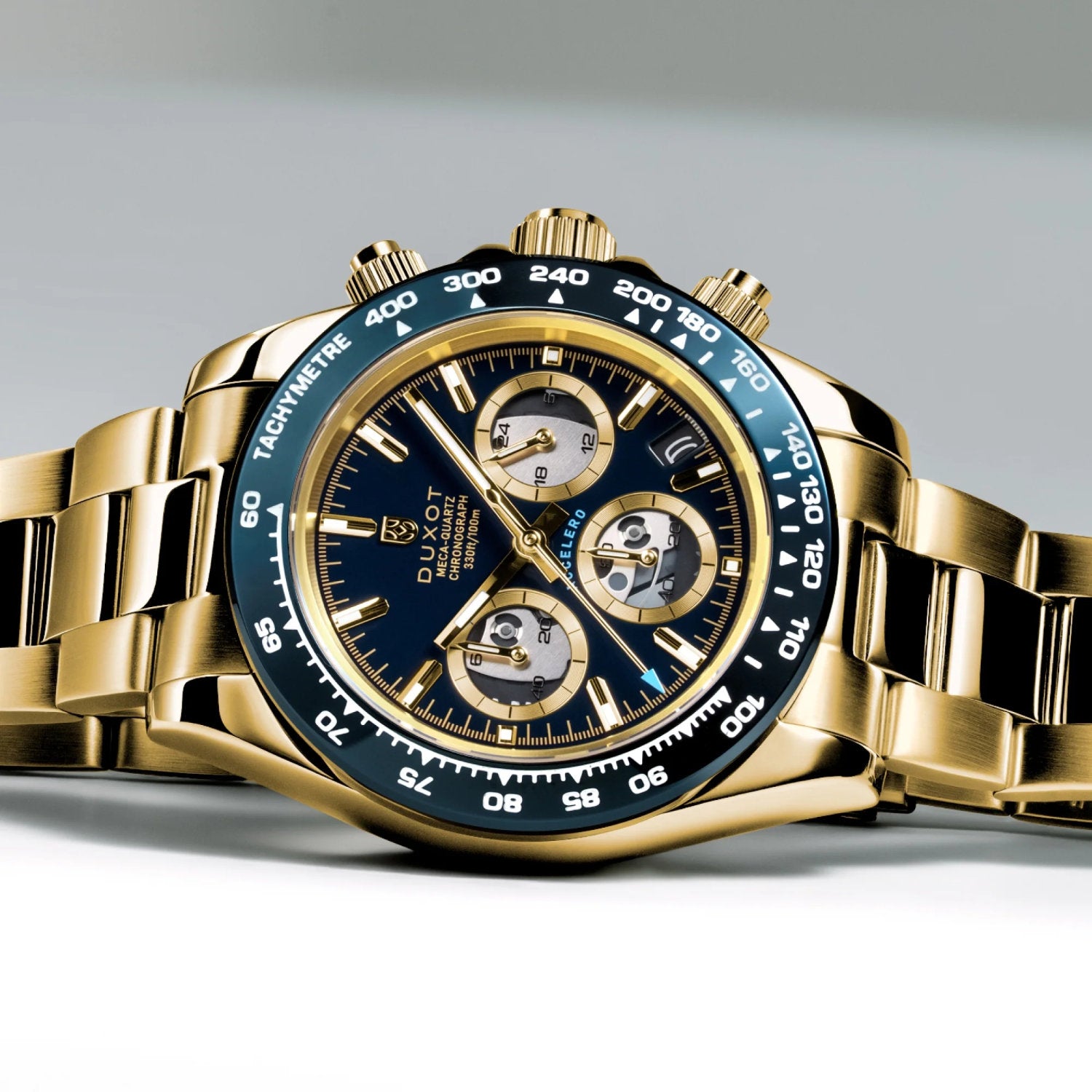 Chronograph ACCELERO Chronograph Compax Skeleton Edition DX-2065-FF in gold and black, showcasing modern design and sporty elegance.
