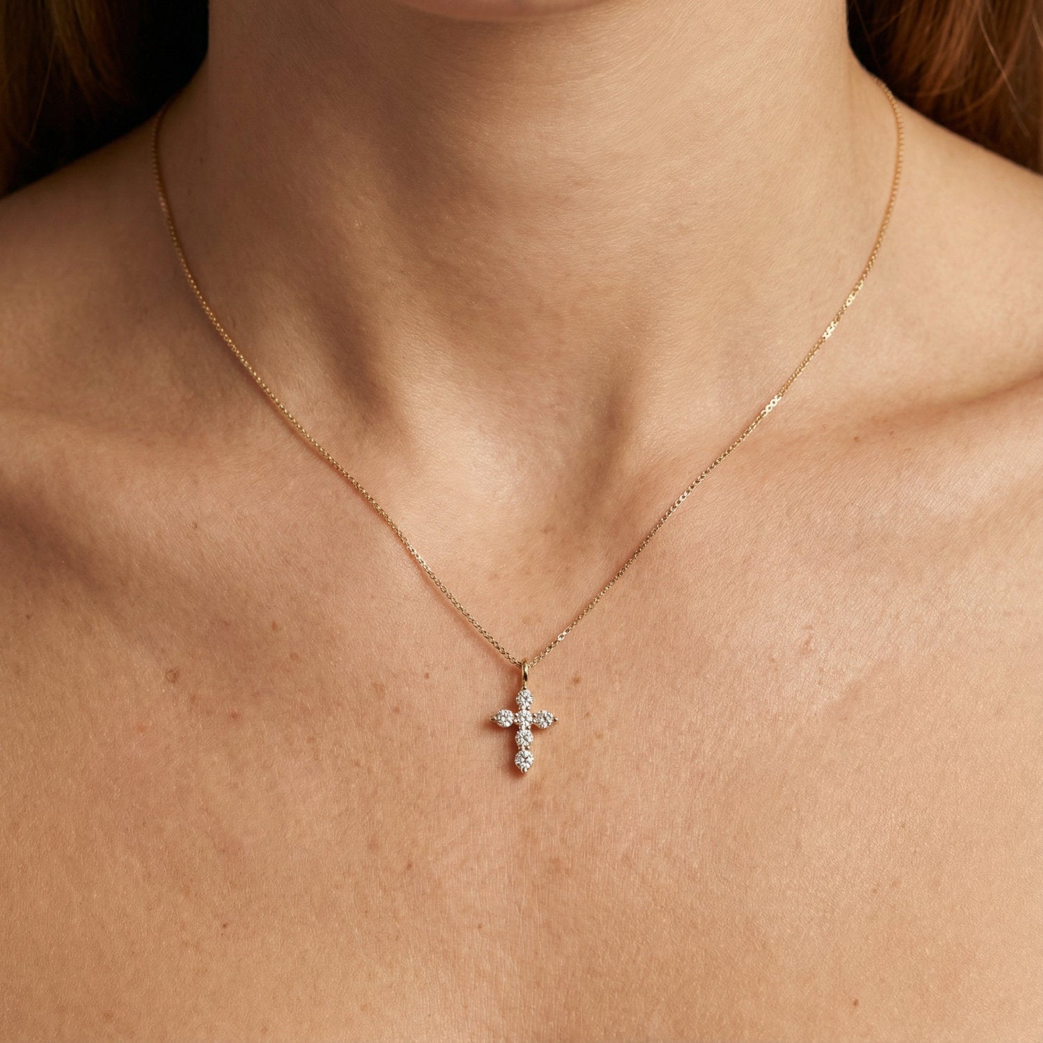 Collier Vera – Or jaune 585 avec pendentif croix en diamant de 0,3 ct