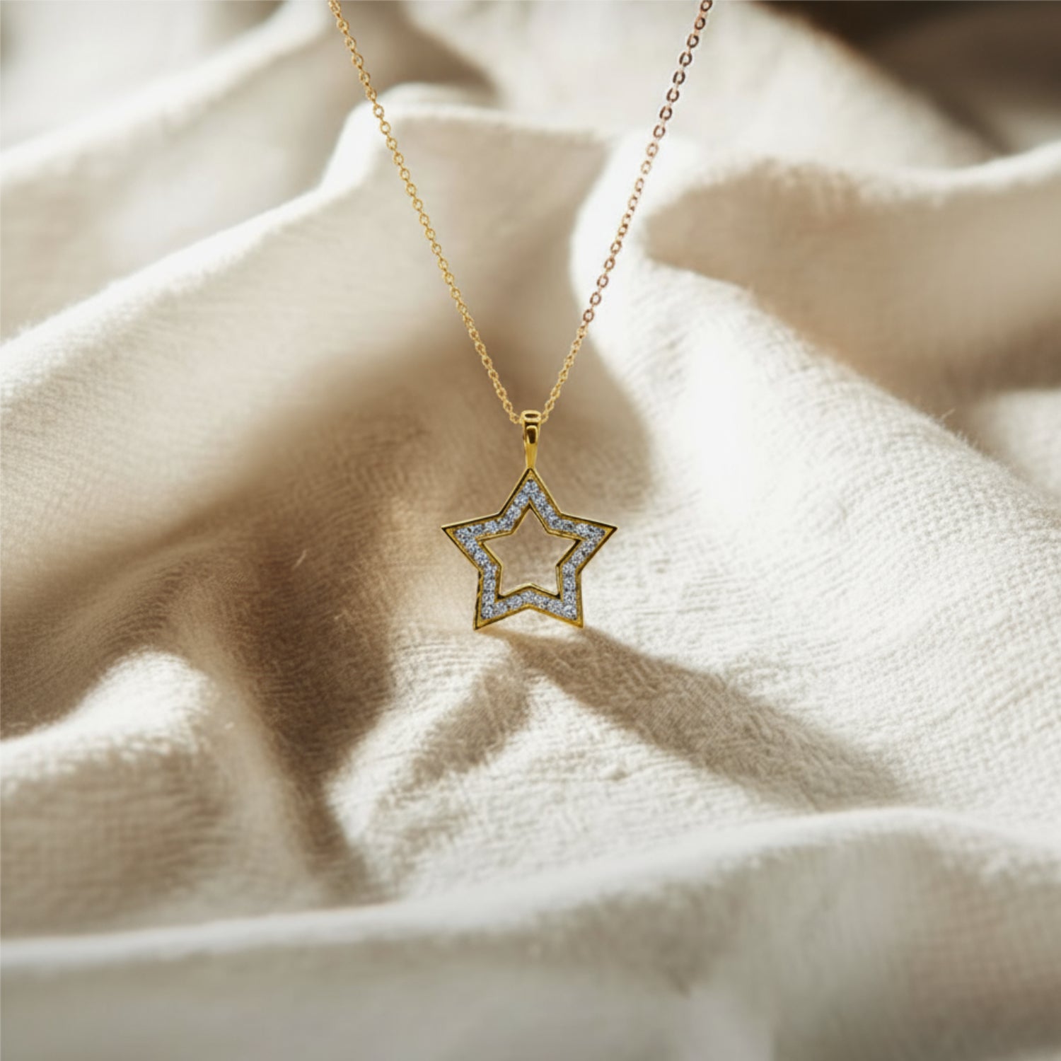 Anhänger Stellar Shine – Stern aus 585er Gelbgold mit 0,3 ct Brillanten