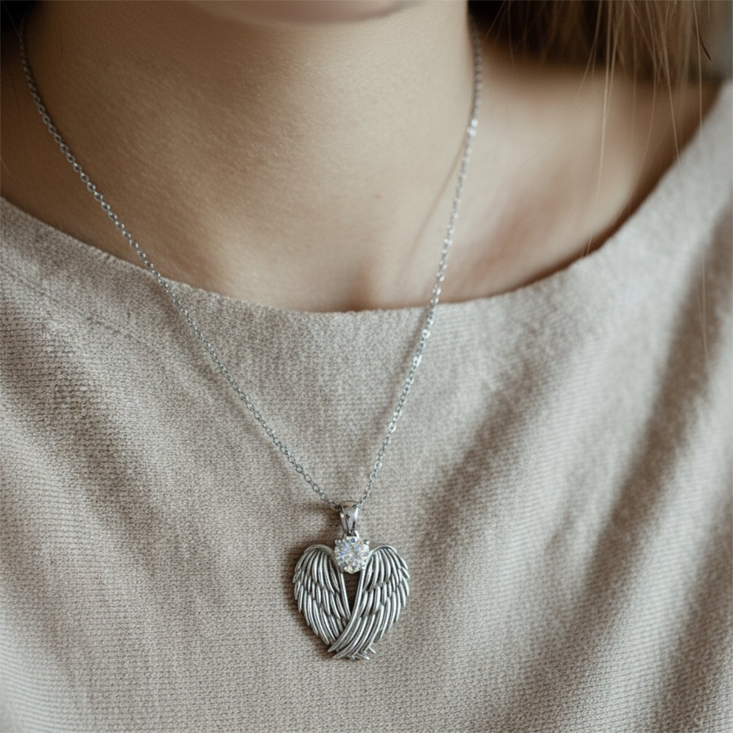 Anhänger Angel Heart Wings – Engelsflügel aus 585er Weissgold mit 0,25 ct Diamant in Herzform