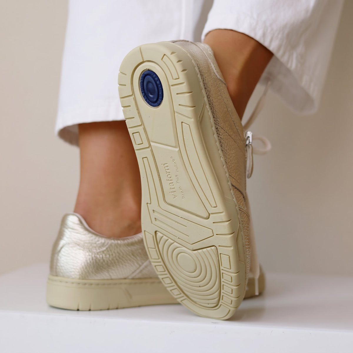VITAFORM Sneaker Hirschleder Moléson in Gold – Ansicht 8