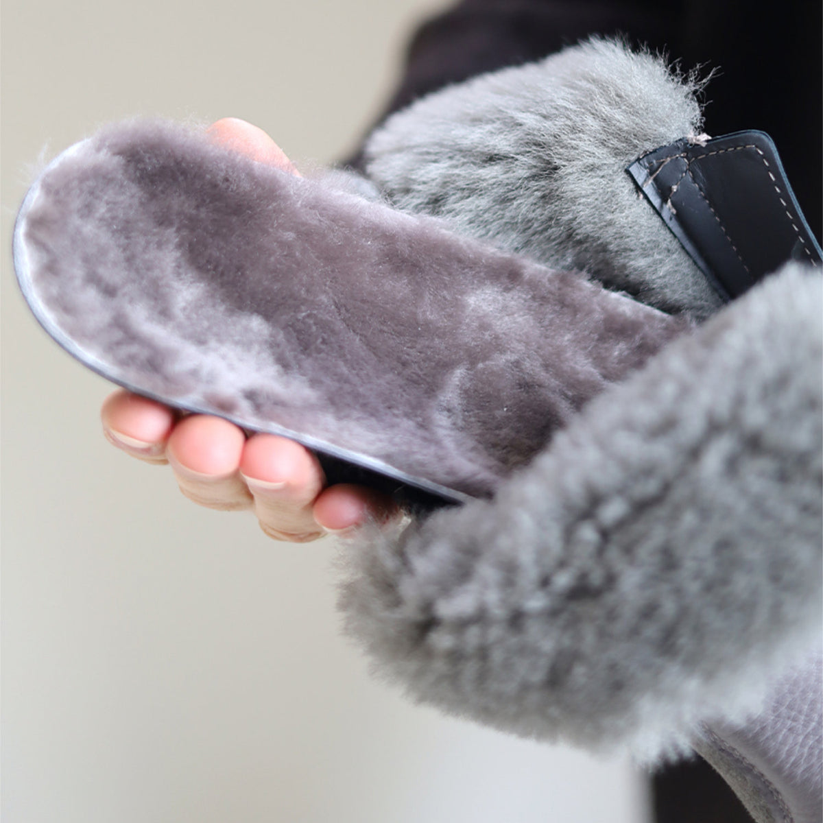 VITAFORM Stiefelette Hirschleder mit Lammfellfutter Davos in Dunkeltaupe – Produktbild