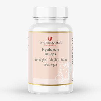Weißes Fläschchen mit der Aufschrift "Joachim Kaeser Hyaluron Bl Caps", bewirbt Feuchtigkeit, Vitalität, Glanz, 100% vegan.