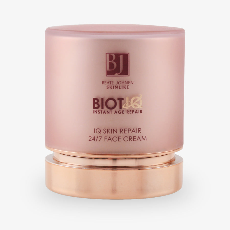 Beate Johnen BIOTIQ IQ Skin Repair 24/7 Face Cream im Glasbehälter, Teil des Anti Aging Sets.