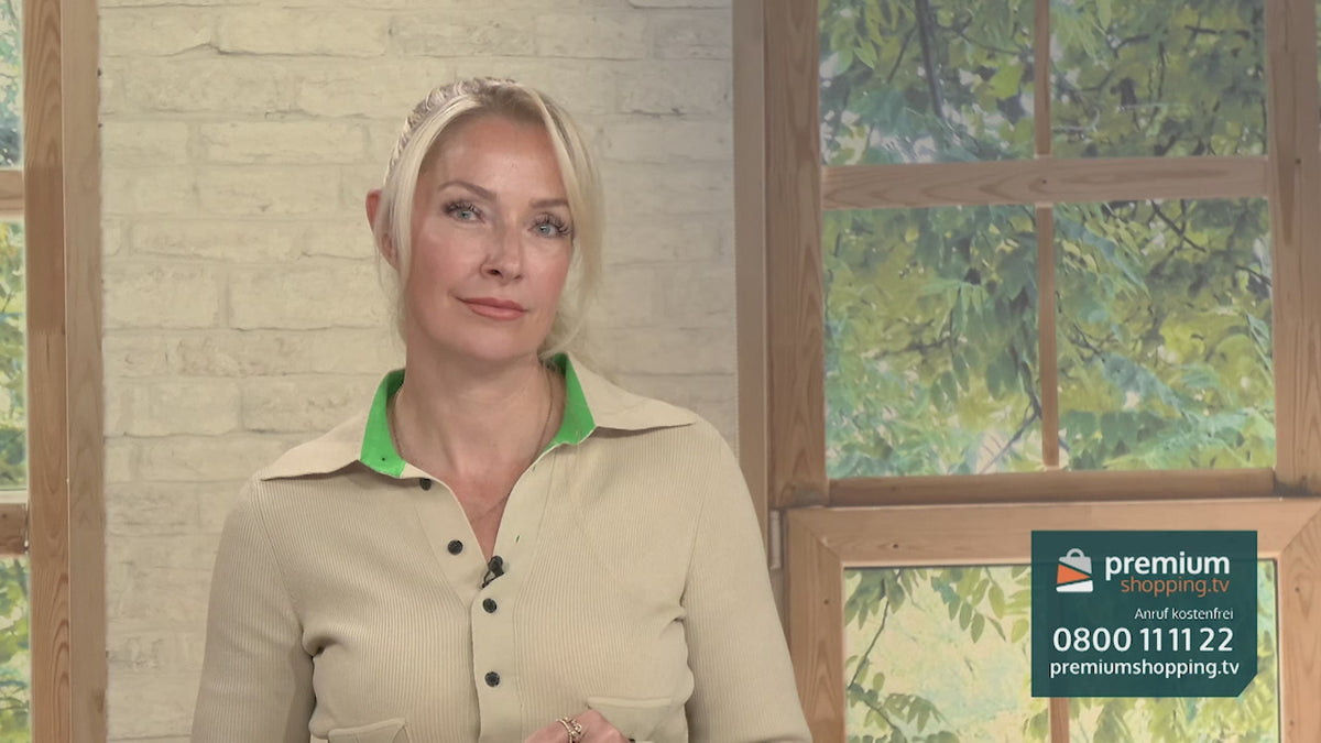 Video-Vorschaubild: Blonde Moderatorin in beige-grünem Oberteil vor einer Backsteinwand und einem Fenster, unten rechts das premiumshopping.tv-Logo mit Telefonnummer.