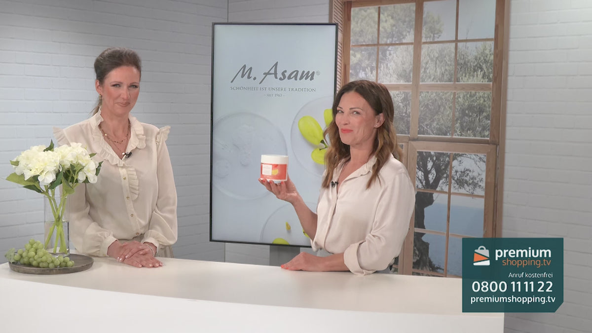 BATH & BODY Strawberry Margarita Peeling 600 g presented by a host on a shopping channel.